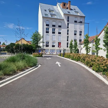 Cosy Spacieux Parking Gratuit En Face 特鲁瓦